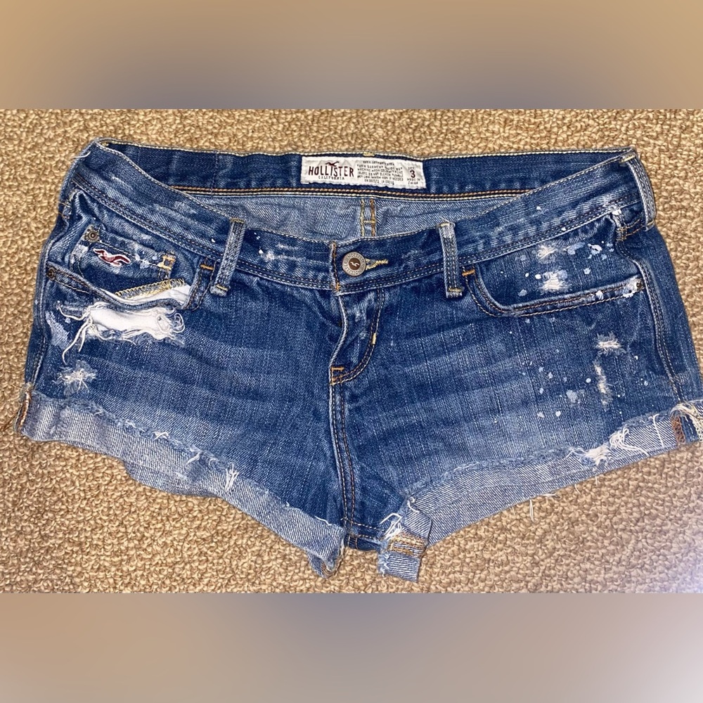Hollister Size 3 Low Rise Short -Shorts Denim in great condition!